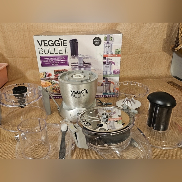 Veggie Bullet 12 piece Set 3 Functions Slice-Shred-Spiralize Food Processor NIB - Picture 5 of 12